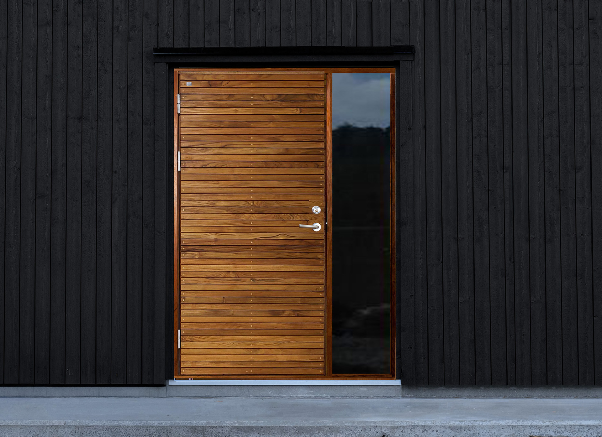 Entreparti med paneler i teak till ladhus