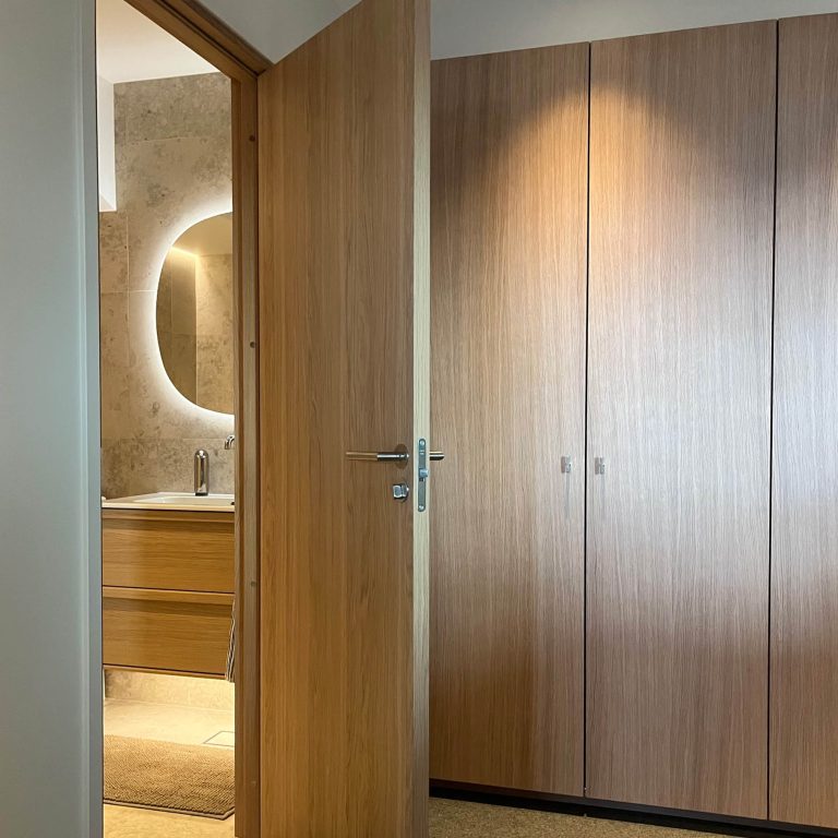 modern och stilren innerdörr i vi ek - Lyngö